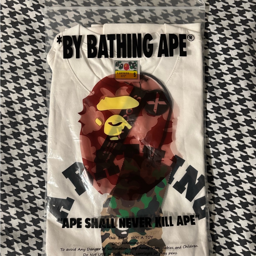 Bape Kids Bath Set - White with Red and Green Graphic